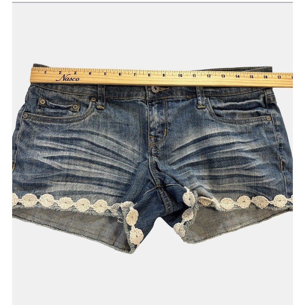 Charlotte Russe Women's 8 Denim Shorts Crochet Lace Trim Whiskered Festival Boho - Picture 2 of 6